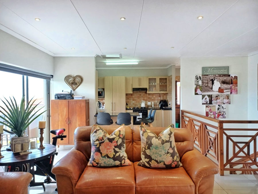 4 Bedroom Property for Sale in Avonddans Western Cape